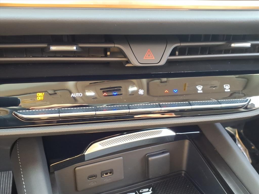 Buick Envision Vehicle Full-screen Gallery Image 10