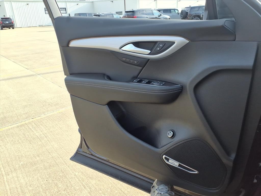 Buick Envision Vehicle Full-screen Gallery Image 14