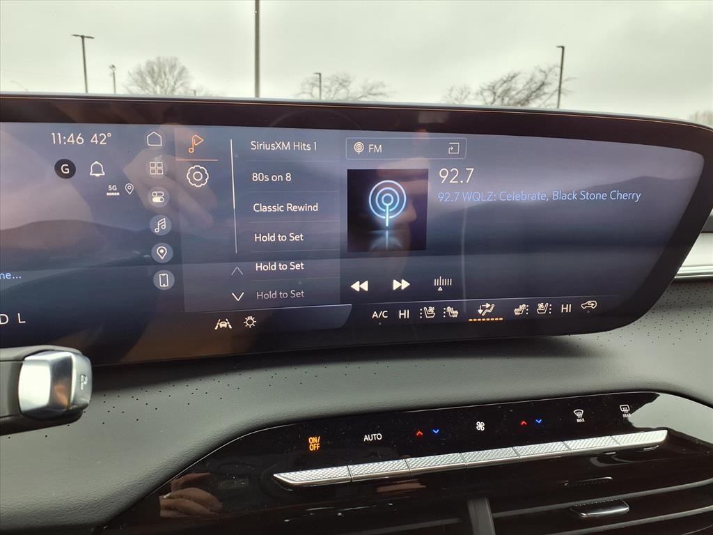 Buick Enclave Vehicle Full-screen Gallery Image 6