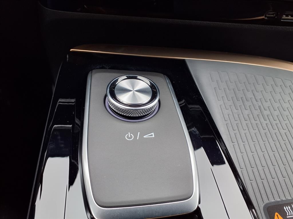 Buick Enclave Vehicle Full-screen Gallery Image 9