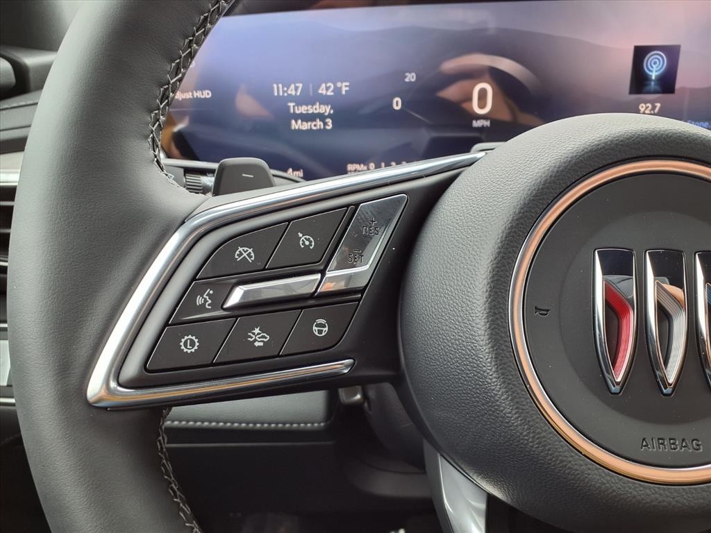 Buick Enclave Vehicle Full-screen Gallery Image 11