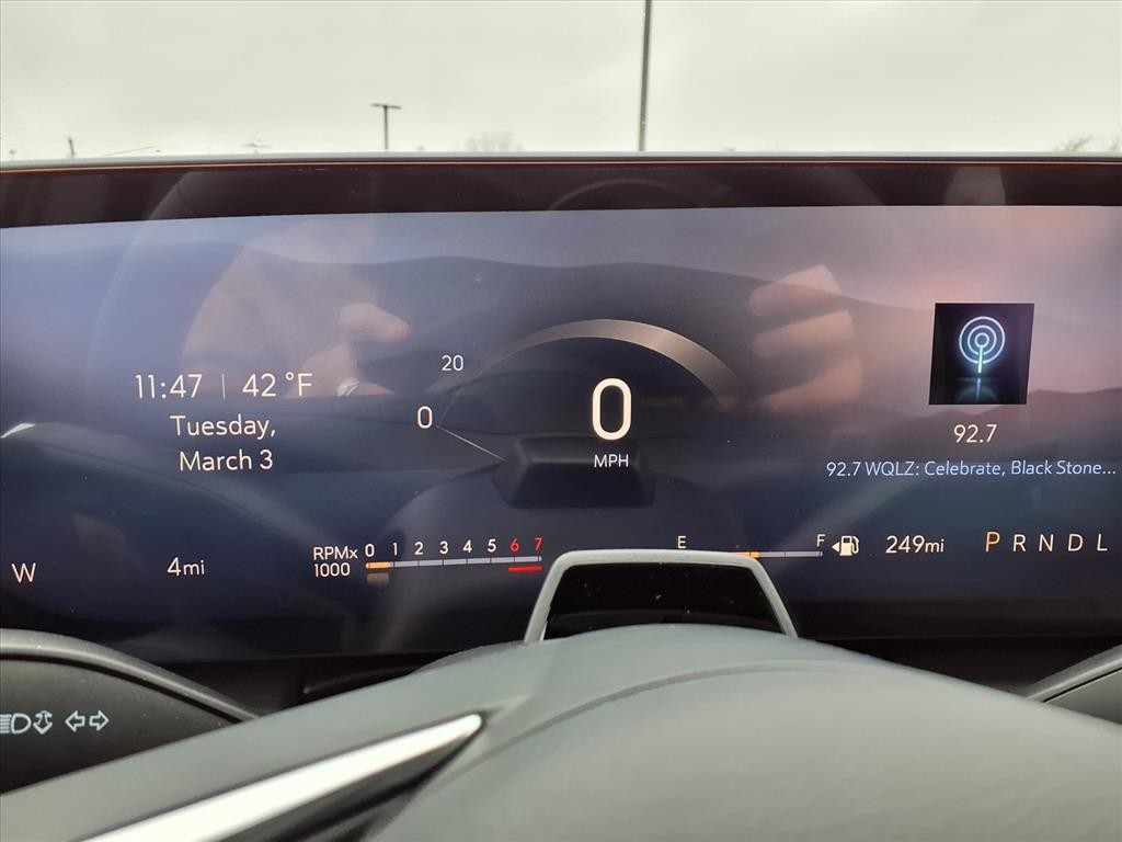 Buick Enclave Vehicle Full-screen Gallery Image 15