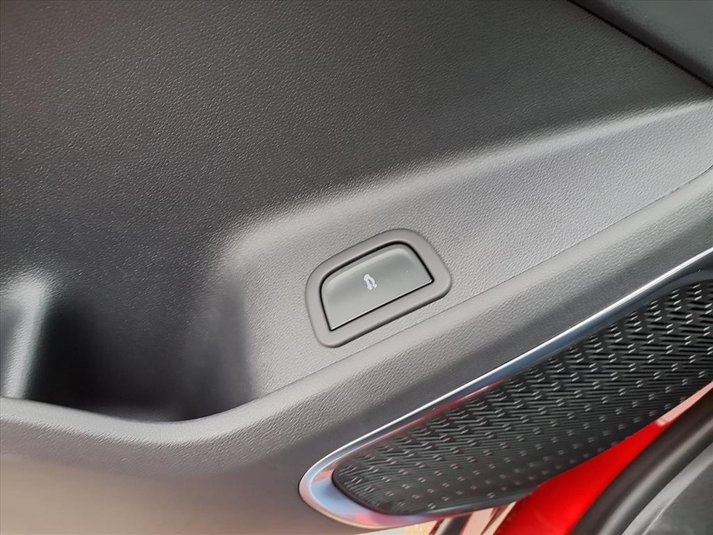 Buick Enclave Vehicle Full-screen Gallery Image 19