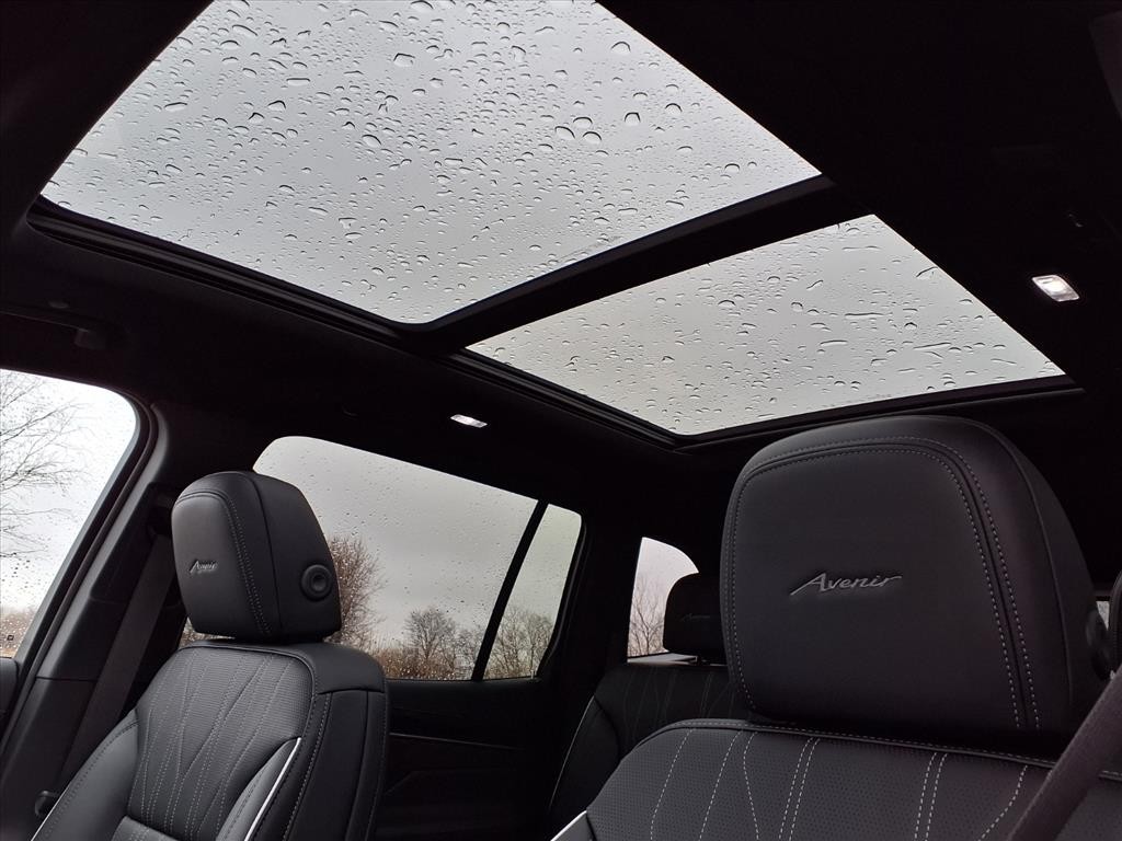 Buick Enclave Vehicle Full-screen Gallery Image 22