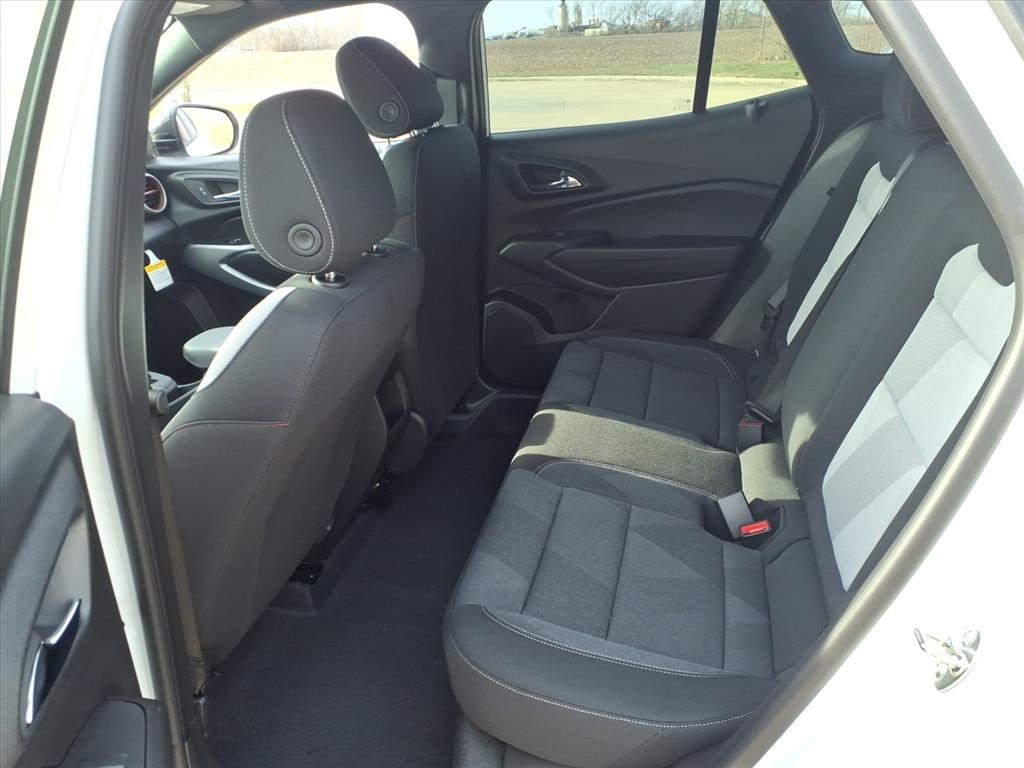 Chevrolet Trax Vehicle Full-screen Gallery Image 17