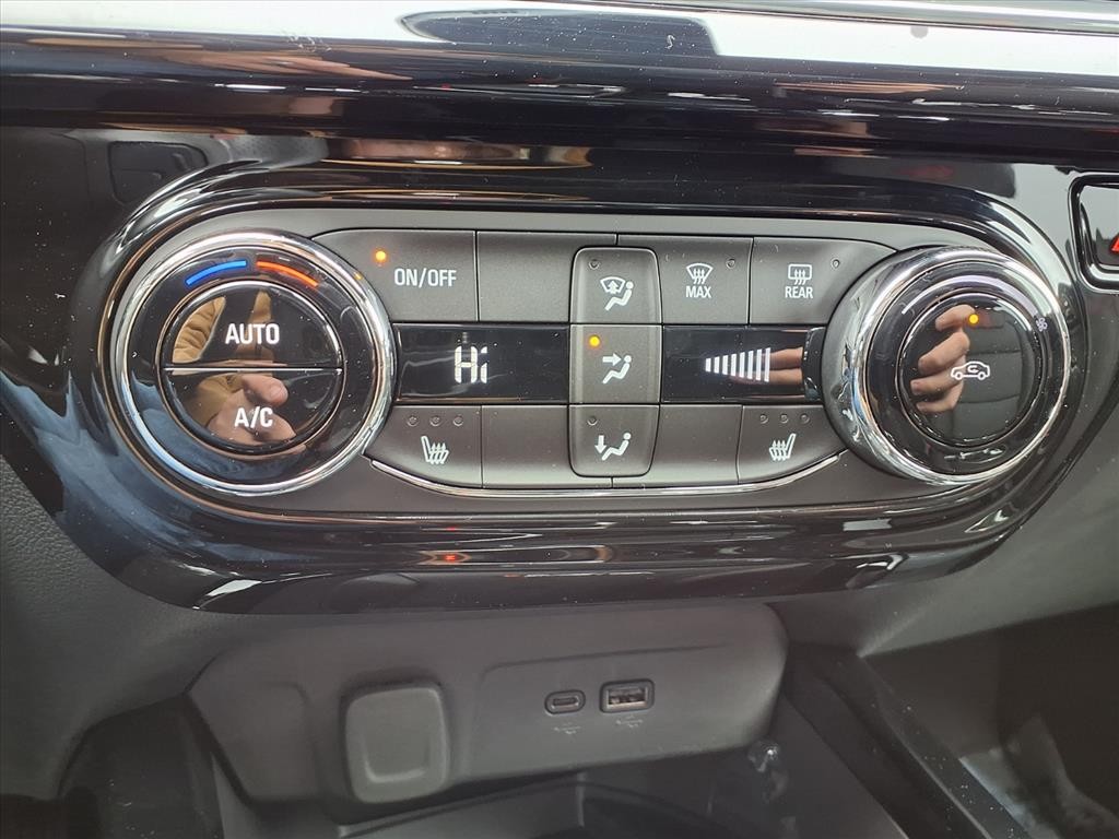 Chevrolet Trax Vehicle Full-screen Gallery Image 8