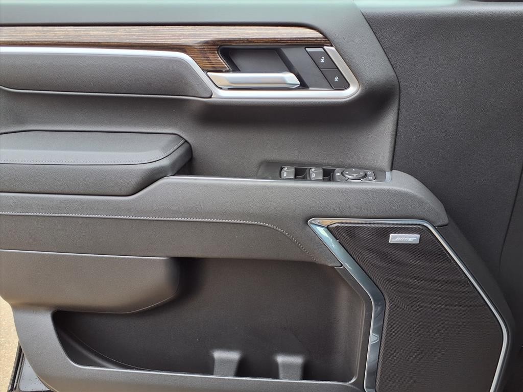 GMC Sierra 1500 Vehicle Full-screen Gallery Image 16