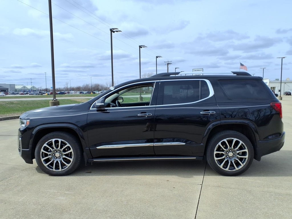 GMC Acadia Vehicle Full-screen Gallery Image 2