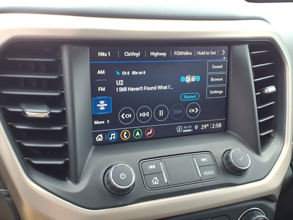 GMC Acadia Vehicle Full-screen Gallery Image 8