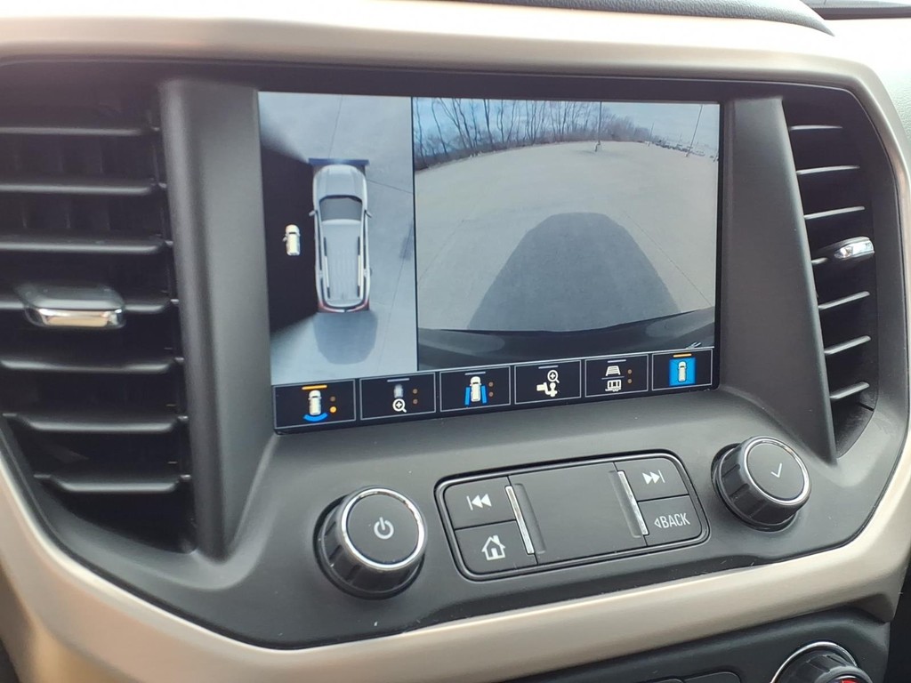 GMC Acadia Vehicle Full-screen Gallery Image 9