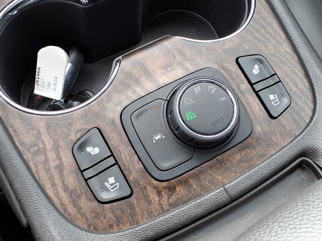 GMC Acadia Vehicle Full-screen Gallery Image 12