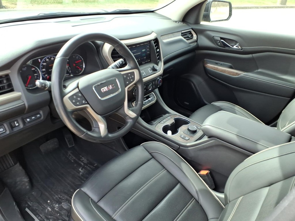 GMC Acadia Vehicle Full-screen Gallery Image 17