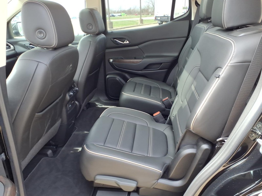 GMC Acadia Vehicle Full-screen Gallery Image 18