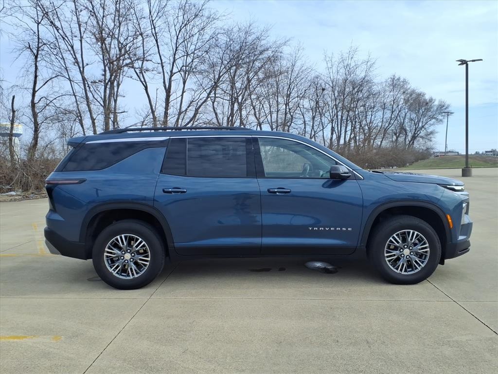 Chevrolet Traverse Vehicle Full-screen Gallery Image 5