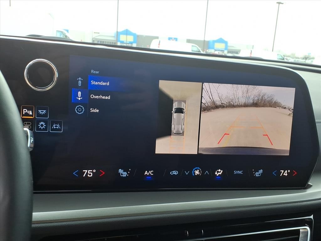 Chevrolet Traverse Vehicle Full-screen Gallery Image 13