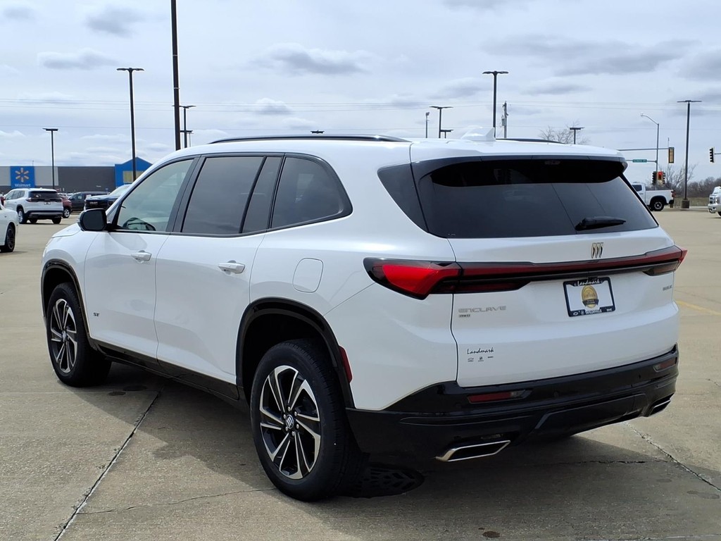 Buick Enclave Vehicle Full-screen Gallery Image 3