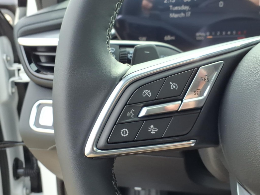 Buick Enclave Vehicle Full-screen Gallery Image 11