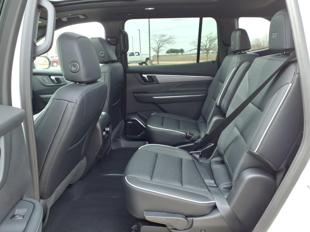 Buick Enclave Vehicle Full-screen Gallery Image 17