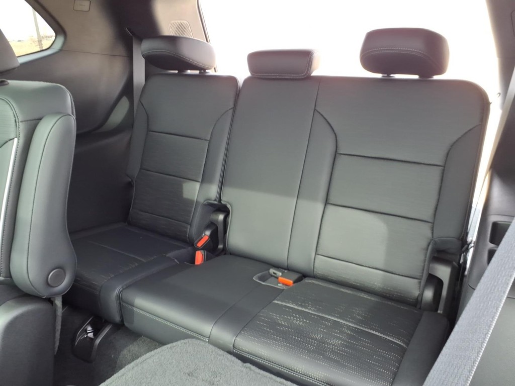 Buick Enclave Vehicle Full-screen Gallery Image 18