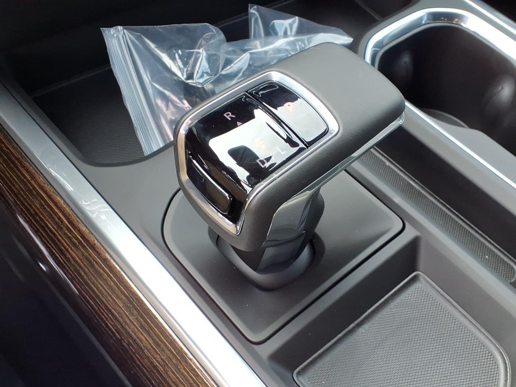 GMC Sierra 1500 Vehicle Full-screen Gallery Image 11