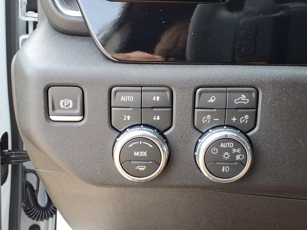 GMC Sierra 1500 Vehicle Full-screen Gallery Image 15