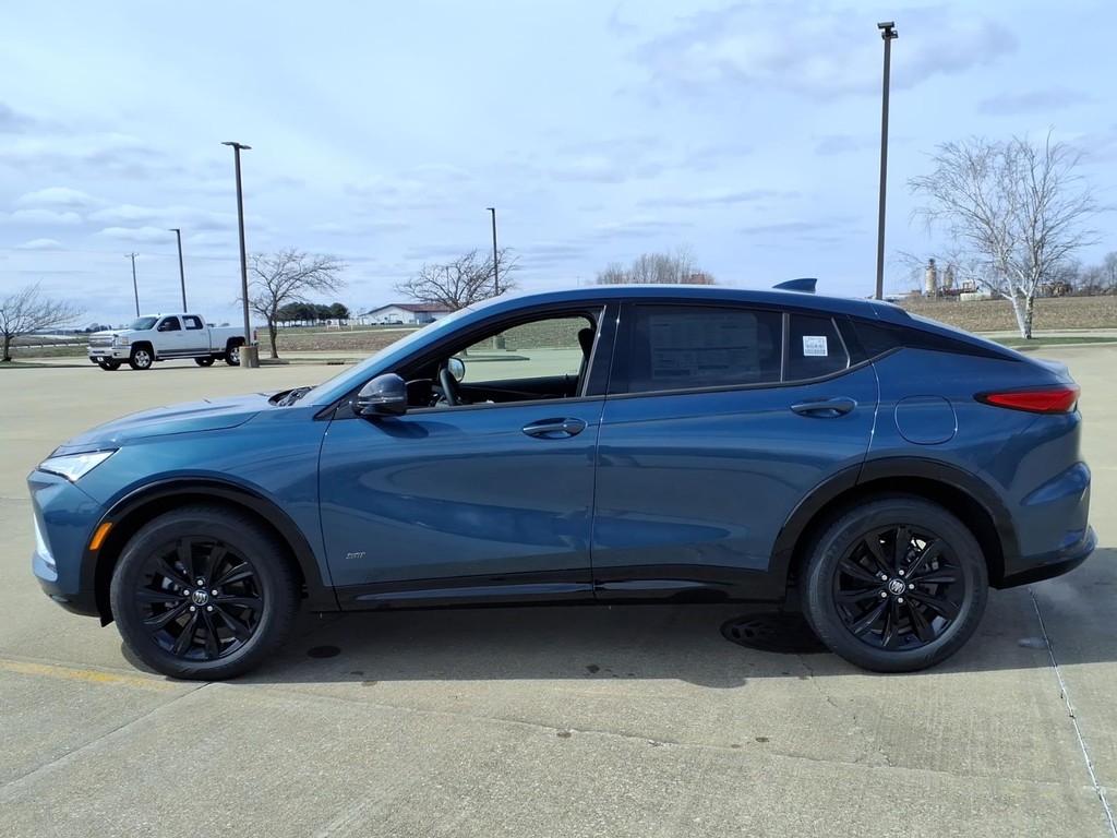 Buick Envista Vehicle Full-screen Gallery Image 2