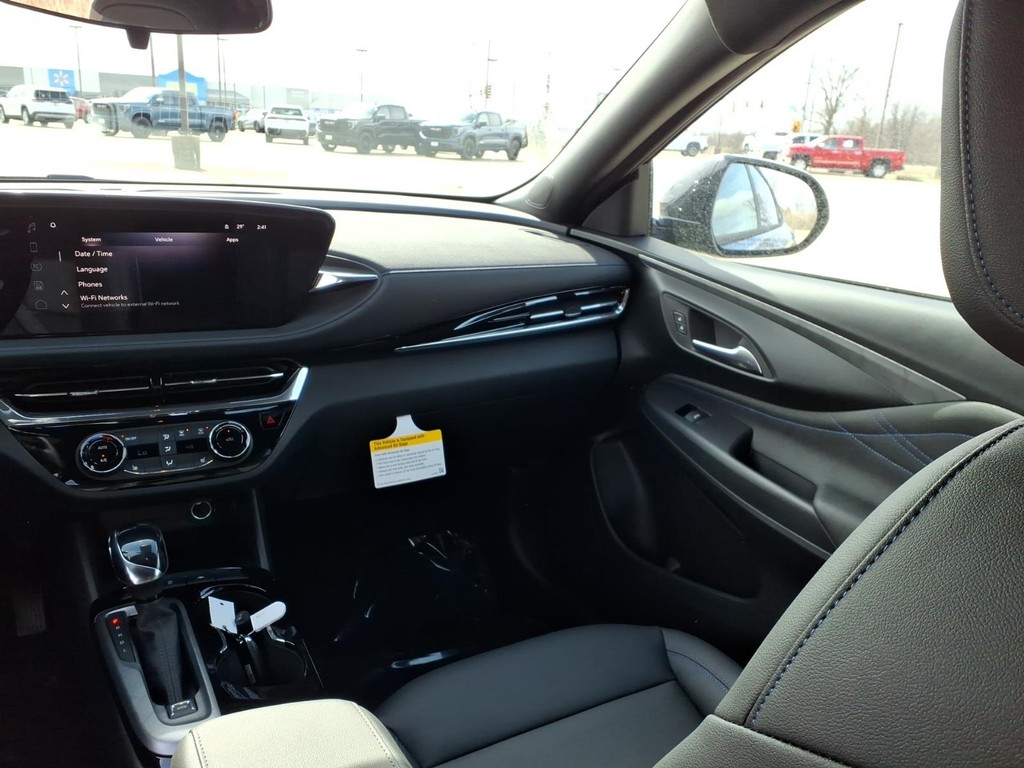 Buick Envista Vehicle Full-screen Gallery Image 5