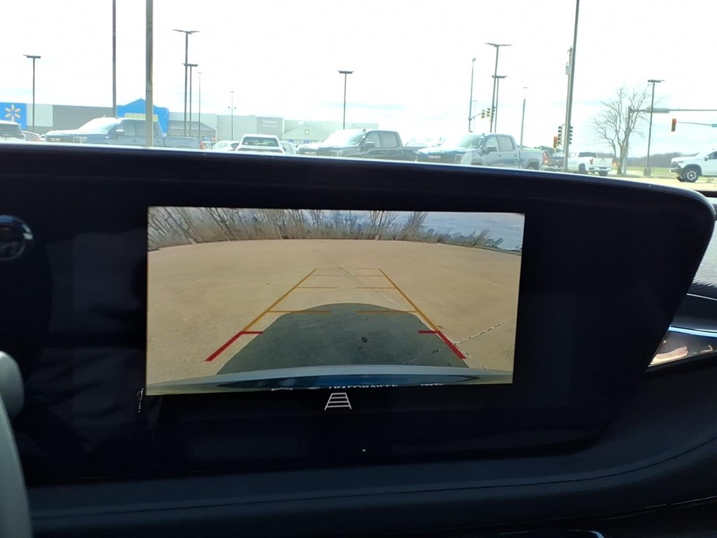 Buick Envista Vehicle Full-screen Gallery Image 9