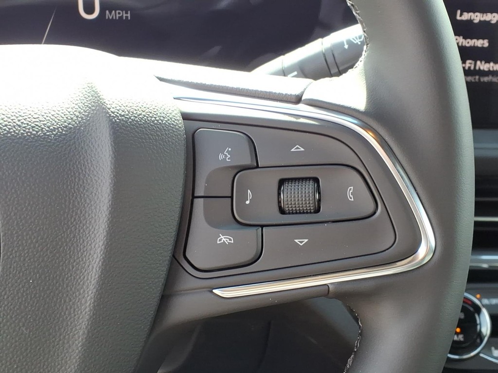 Buick Envista Vehicle Full-screen Gallery Image 13