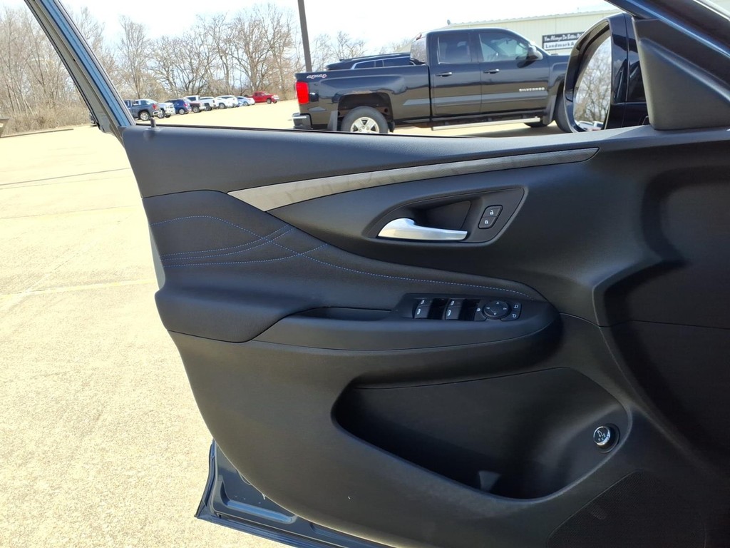 Buick Envista Vehicle Full-screen Gallery Image 15