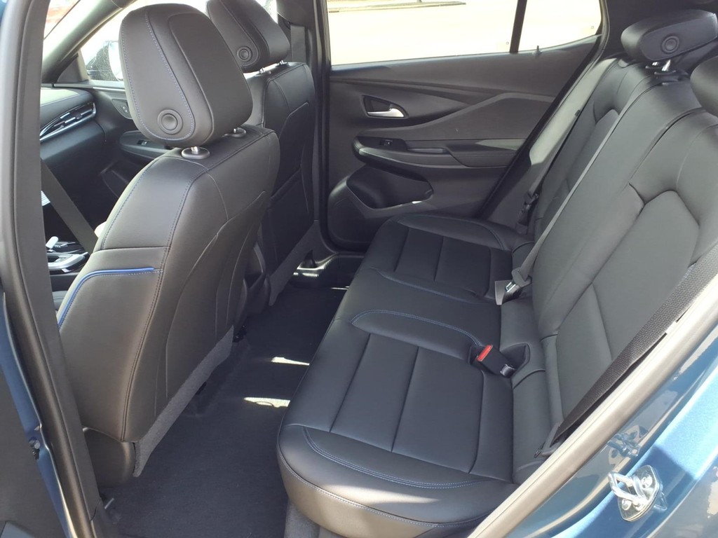 Buick Envista Vehicle Full-screen Gallery Image 17