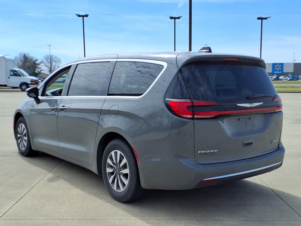 Chrysler Pacifica Vehicle Full-screen Gallery Image 03