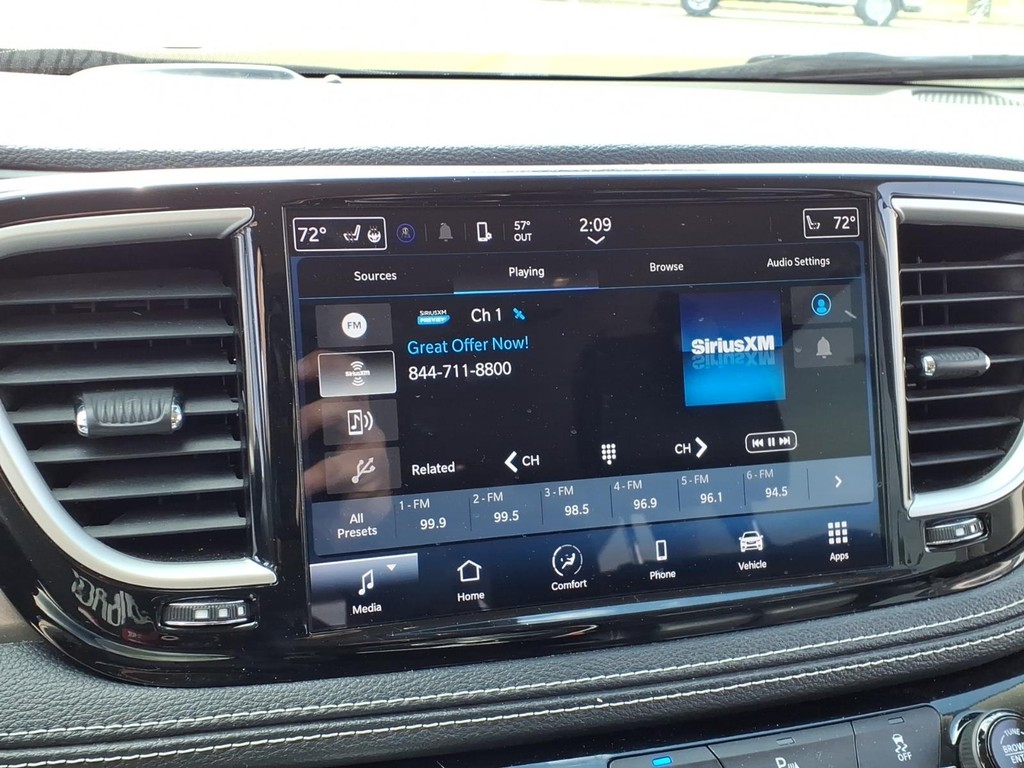 Chrysler Pacifica Vehicle Full-screen Gallery Image 08
