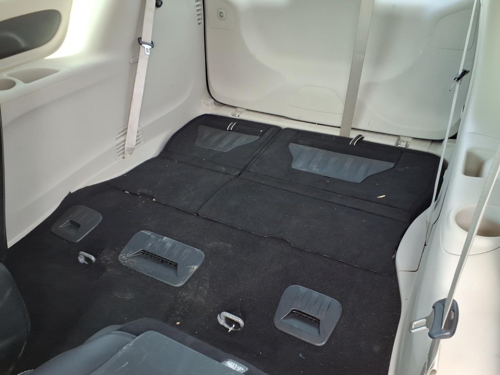 Chrysler Pacifica Vehicle Full-screen Gallery Image 17