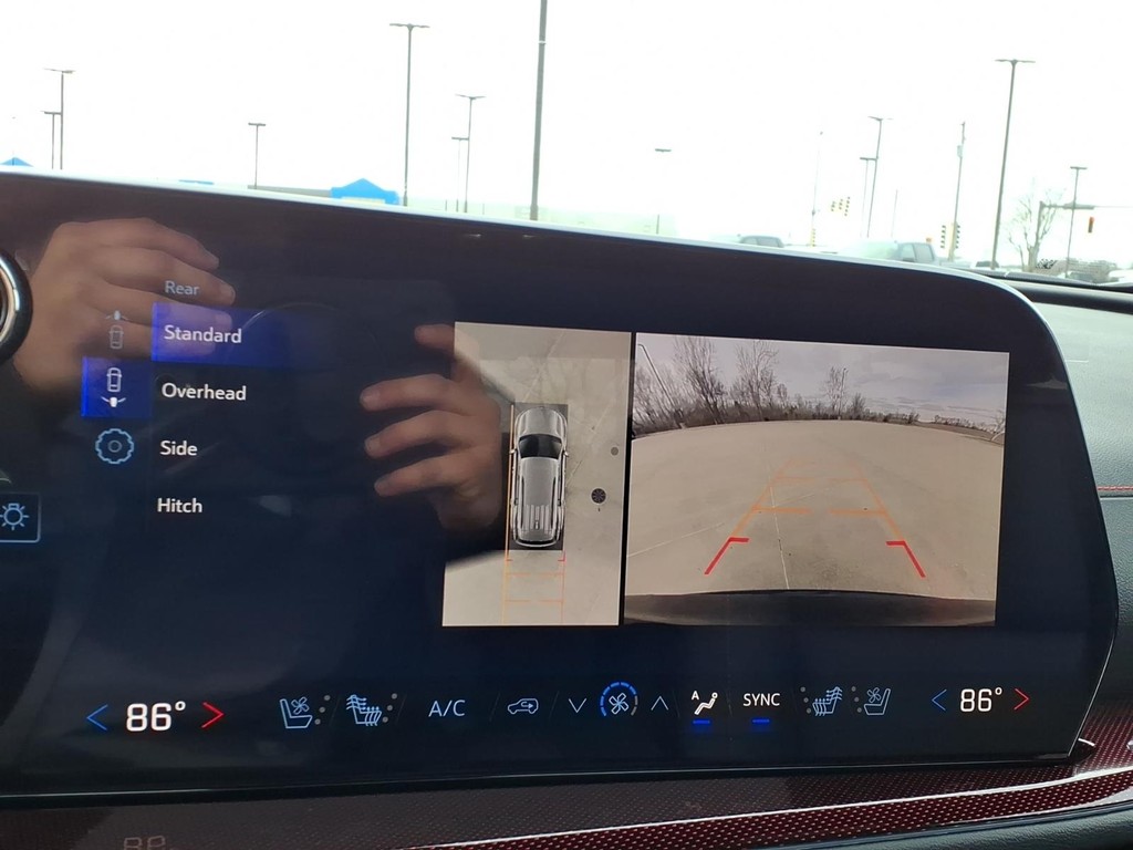 Chevrolet Traverse Vehicle Full-screen Gallery Image 9