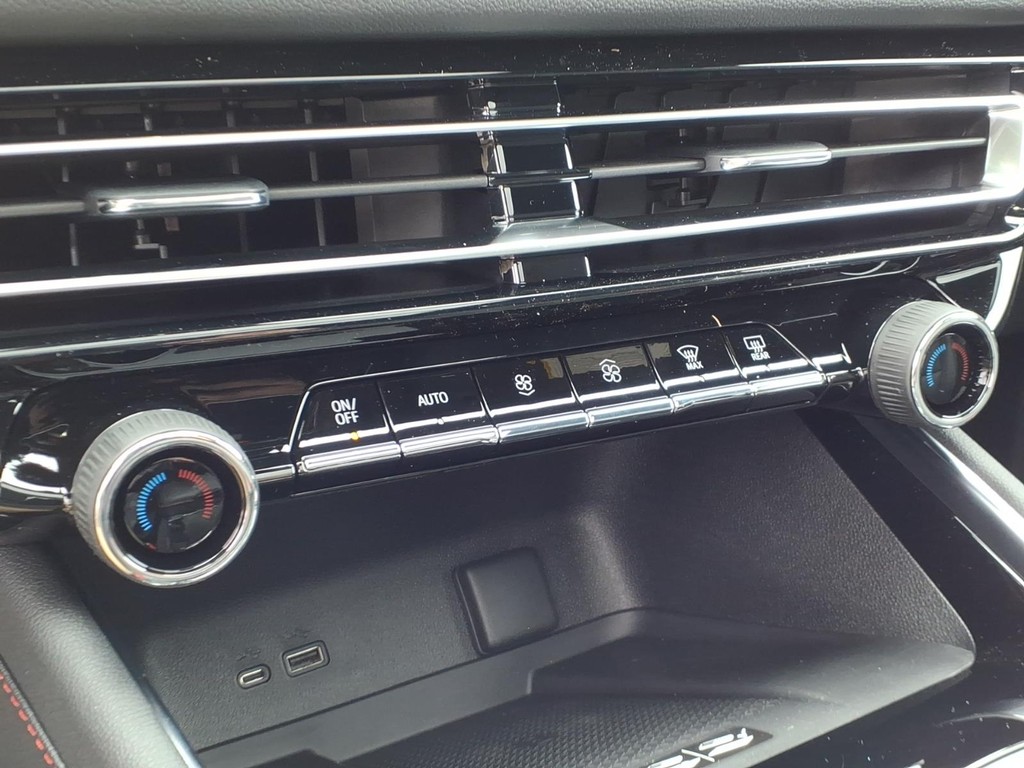 Chevrolet Traverse Vehicle Full-screen Gallery Image 10