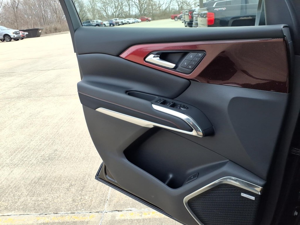 Chevrolet Traverse Vehicle Full-screen Gallery Image 14