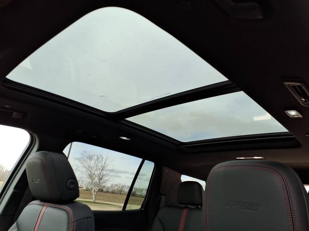 Chevrolet Traverse Vehicle Full-screen Gallery Image 16