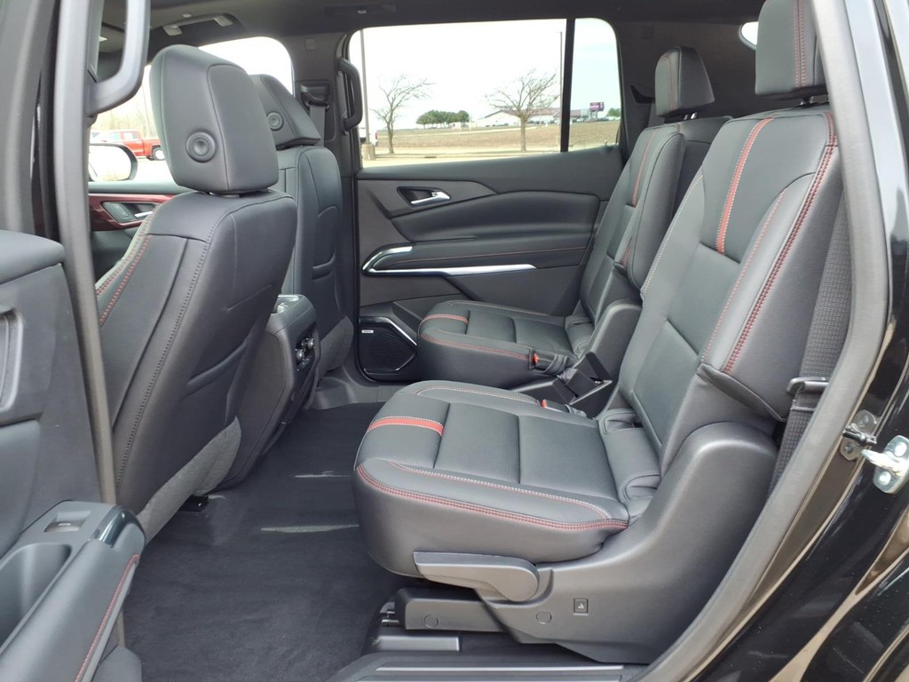 Chevrolet Traverse Vehicle Full-screen Gallery Image 17