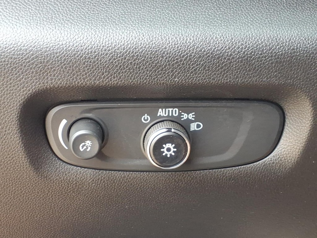 Chevrolet Traverse Vehicle Full-screen Gallery Image 16