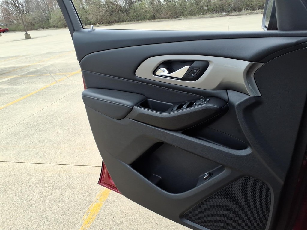 Chevrolet Traverse Vehicle Full-screen Gallery Image 17