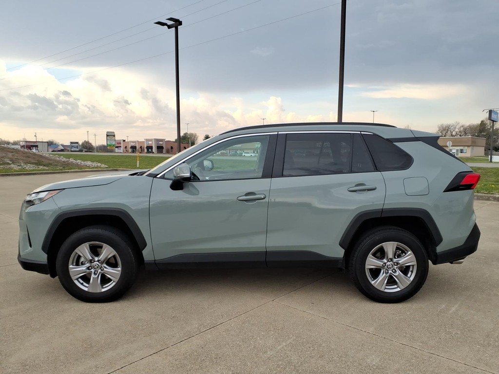 Toyota RAV4 Vehicle Full-screen Gallery Image 2