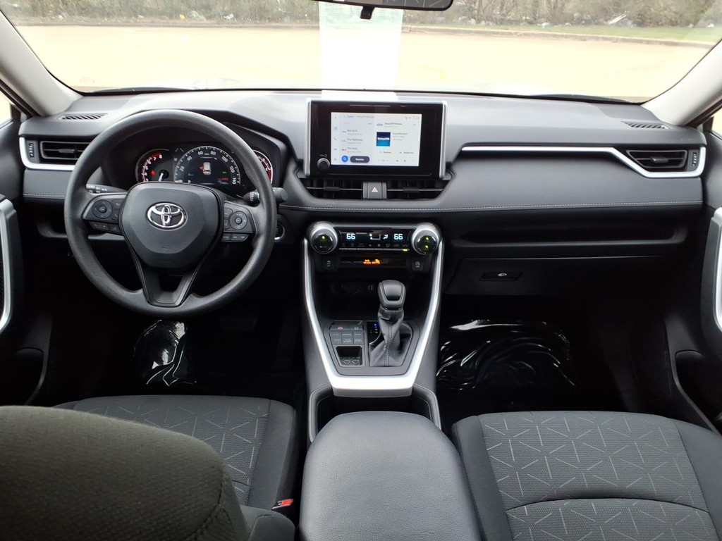 Toyota RAV4 Vehicle Full-screen Gallery Image 4
