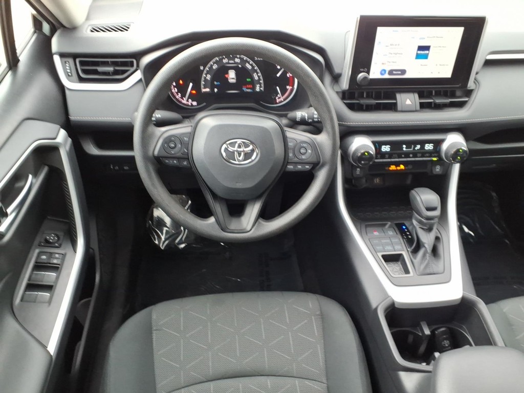 Toyota RAV4 Vehicle Full-screen Gallery Image 7