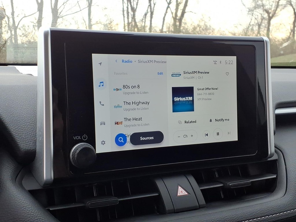 Toyota RAV4 Vehicle Full-screen Gallery Image 8