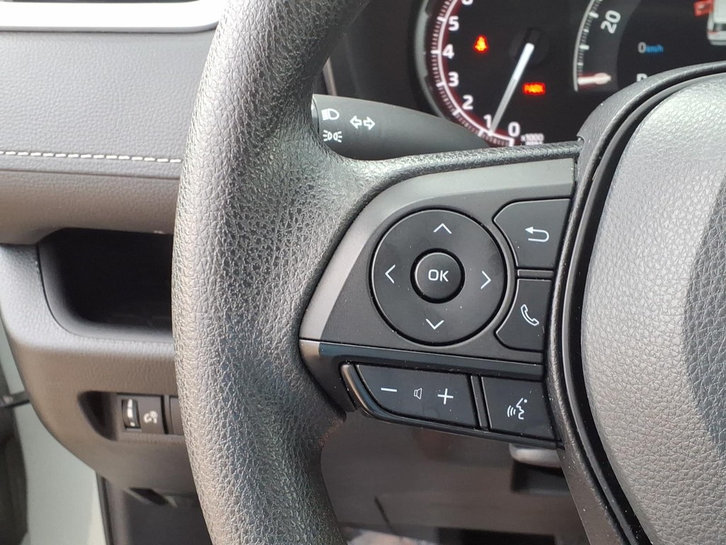 Toyota RAV4 Vehicle Full-screen Gallery Image 12