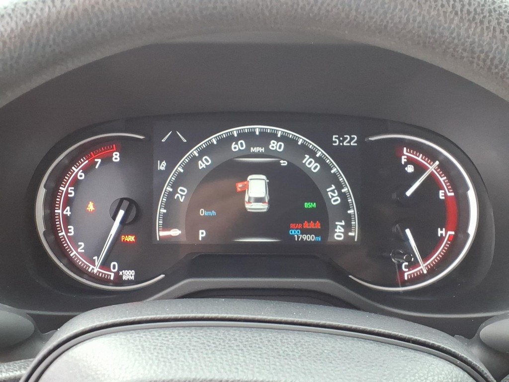 Toyota RAV4 Vehicle Full-screen Gallery Image 14