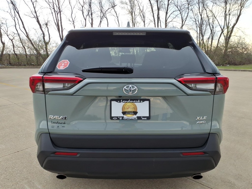 Toyota RAV4 Vehicle Full-screen Gallery Image 19