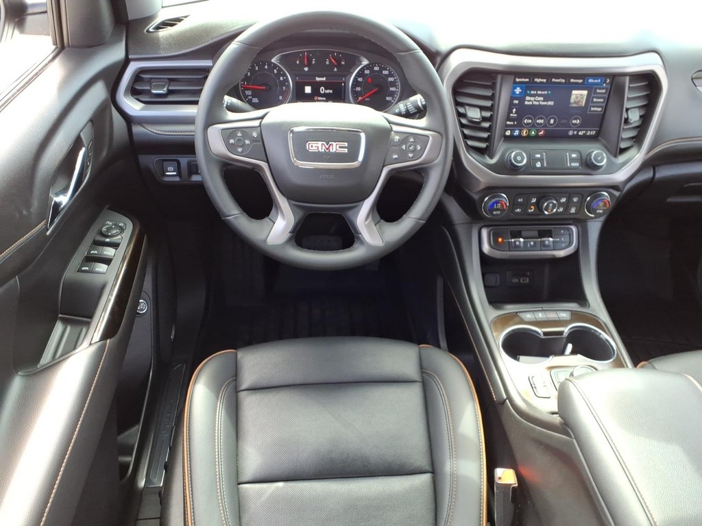GMC Acadia Vehicle Full-screen Gallery Image 7