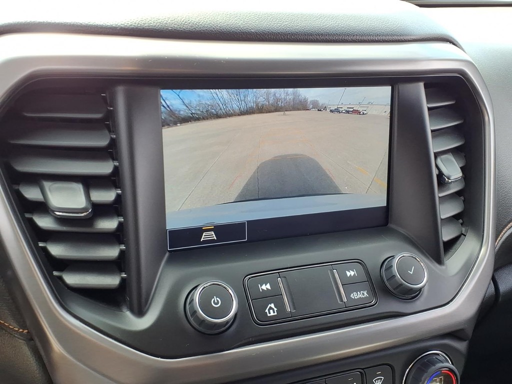 GMC Acadia Vehicle Full-screen Gallery Image 9